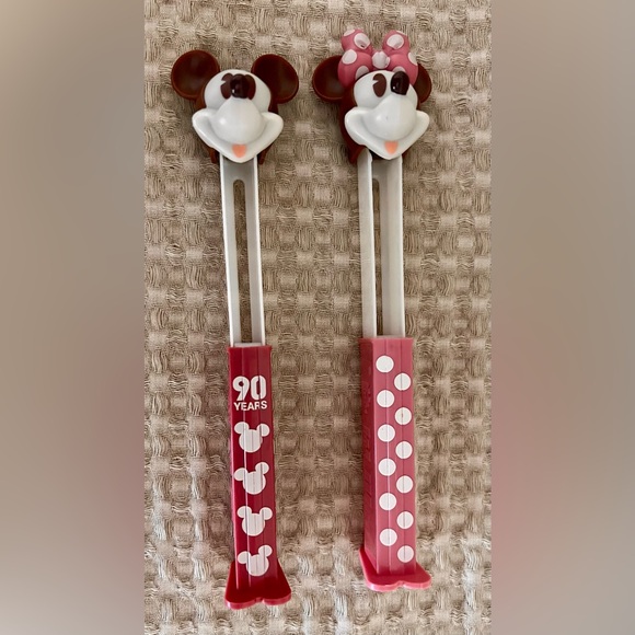 Disney Pez set of 2 - Mickey & Minnie Pink Candy Dispensers- 90 Years Edition - Picture 3 of 3